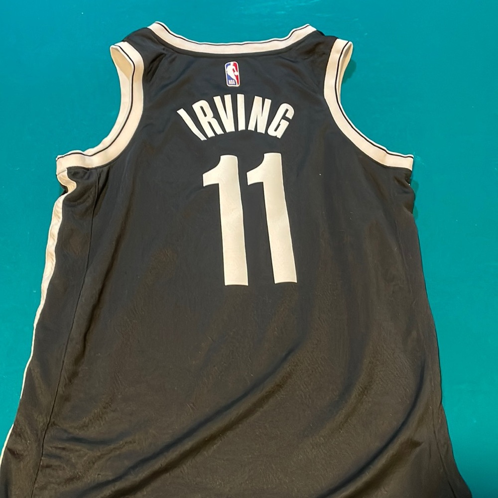 Kyrie Irving Size L